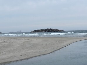 Plage à proximité, chaises longues