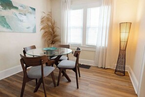 Dining - Highland Cottage in the Heart of Johnson City (Johnson City)