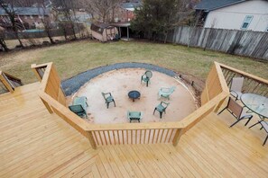 Outdoor dining - 5BR Johnson City Fenced Yard Firepit Sleeps 12 (Johnson City)