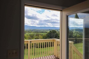 Interior - Serenity with Mountain Views 3BR Deckside Views (Greeneville)