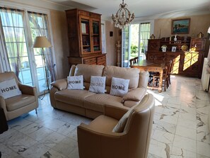 Living area - Villa Béarnaise close to the mountains, the Basque country and Spain (Arette)