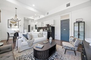 TV, fireplace - Decadence Wing at Raven Hotel -Pool OnSite Parking (Jacksonville)