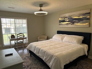 Strygejern/strygebræt, internetforbindelse, sengetøj