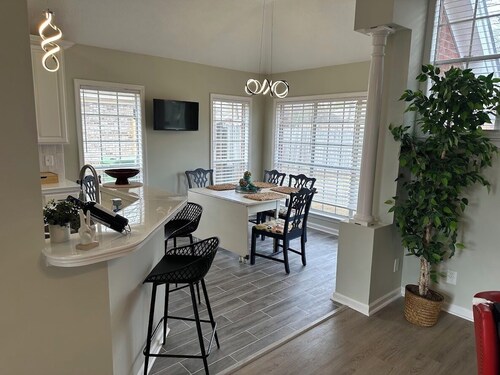 Luxury 3-Bedroom Retreat Near Shoppes at EastChase