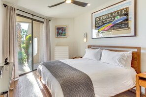 2 bedrooms, desk, Internet, bed sheets - Golf Course View + Resort Perks: Palm Desert Gem! (Palm Desert)