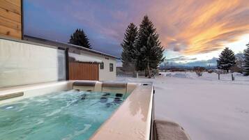 Bain à remous extérieur