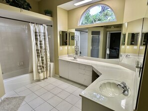 Shower, hair dryer, towels, soap - Resort-Style 3BR Home with Pool & Hot Tub in a Golf Course Community (Bonita Springs)