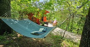 Property grounds - Cozy Caboose Cabin in Tranquil Eureka Springs (Eureka Springs)