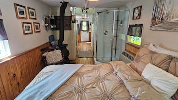1 bedroom, iron/ironing board, bed sheets