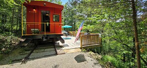 Property grounds - Cozy Caboose Cabin in Tranquil Eureka Springs (Eureka Springs)
