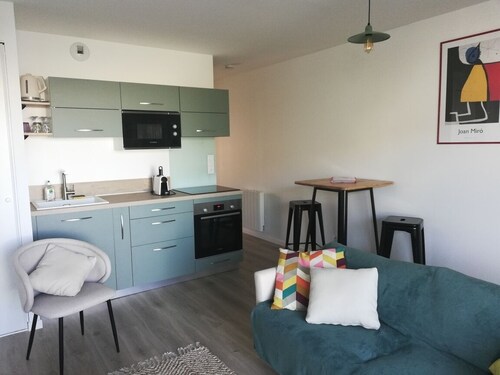 Charming apartment Near beaches and shops. Secure parking