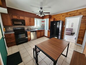 House, Air conditioning, Lakeside | Private kitchen | Cookware/dishes/utensils - And.N Lodging  (Casco)