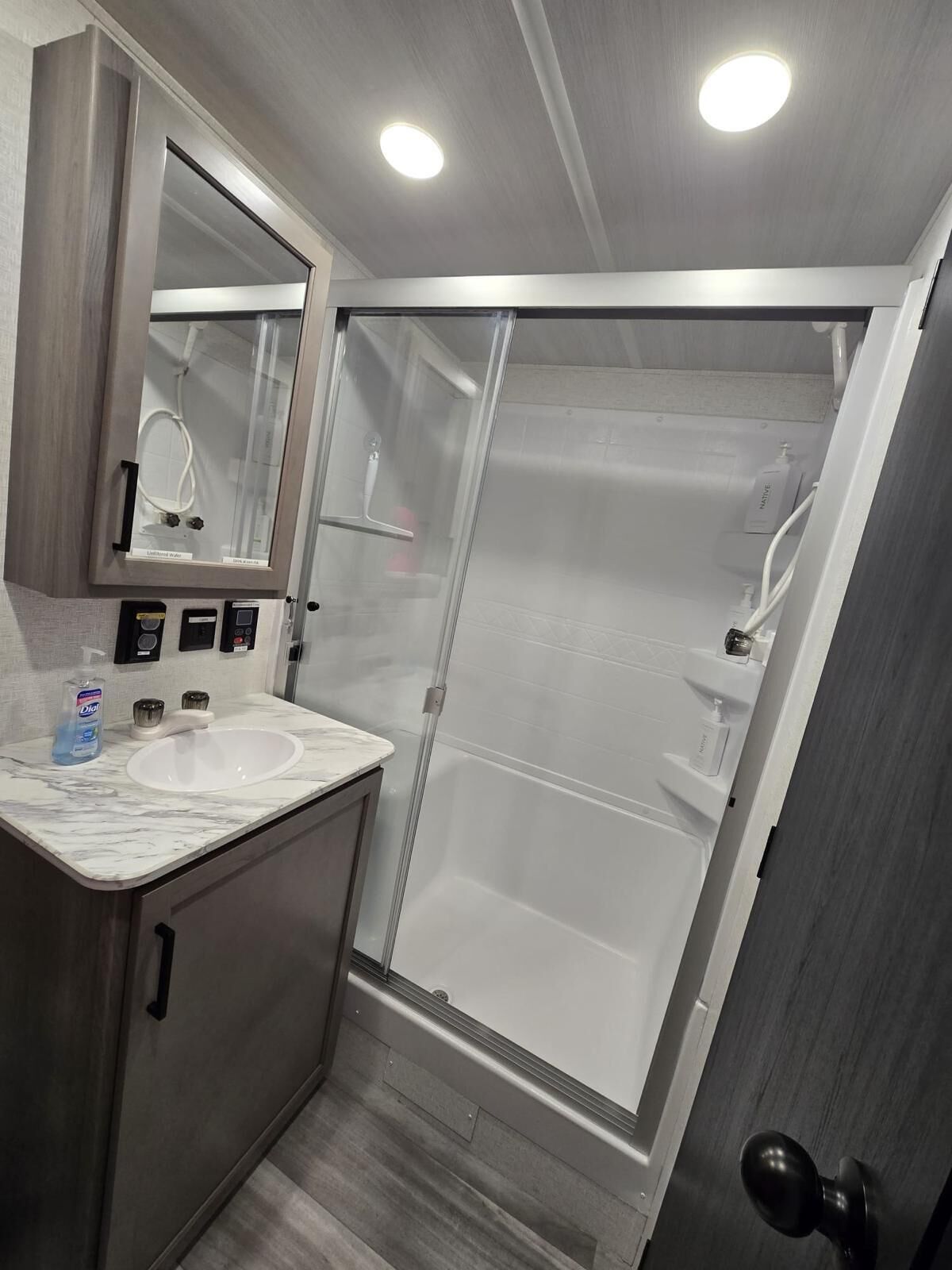 Cottage, Air conditioning, Lake View | Bathroom