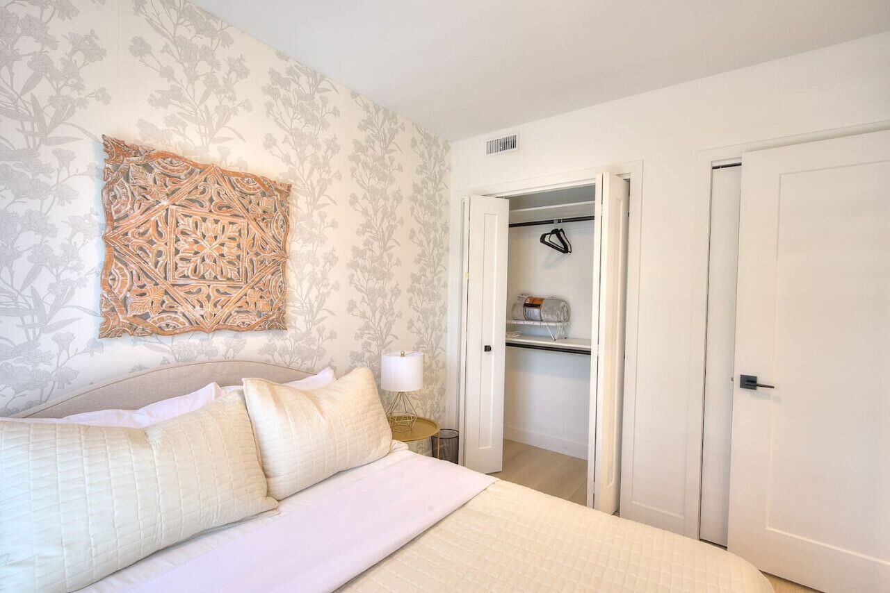 2 bedrooms, desk, iron/ironing board, WiFi