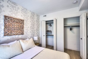 2 bedrooms, desk, iron/ironing board, WiFi