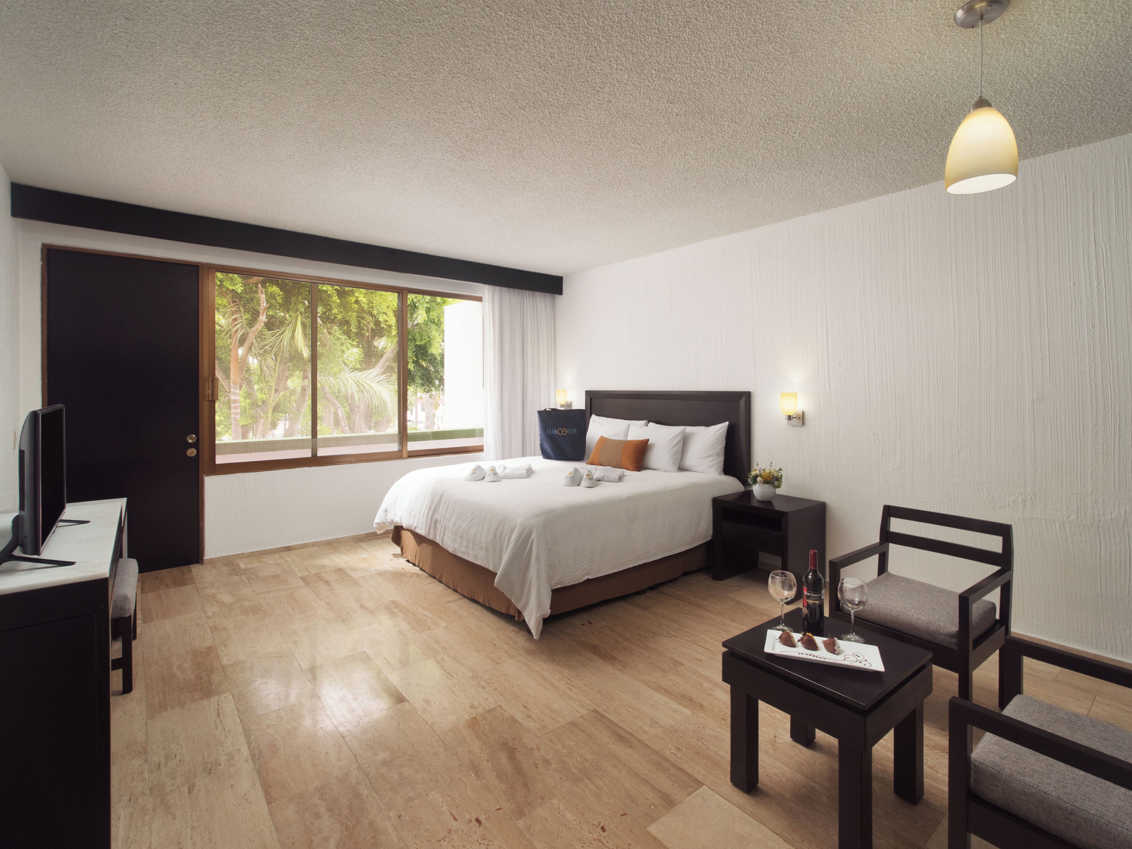 Studiosuite – standard, balkong, hageutsikt | Safe på rommet, strykejern/-brett og wi-fi (inkludert)