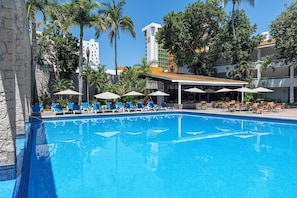 Outdoor pool - El Cid Granada Hotel - All Inclusive (Mazatlán)