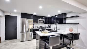 Wasserkocher mit Kaffee-/Teezubehör, Kochgeschirr/Geschirr/Besteck