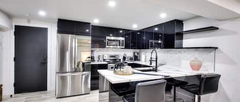 Coffee/tea maker, cookware/dishes/utensils, dining tables