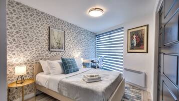 Skrivebord, strygejern/strygebræt, Wi-Fi, sengetøj