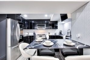 Fridge, oven, stovetop, coffee/tea maker