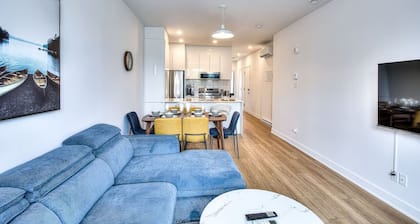 Modern & Stylish Hideaway - Montreal 2BR Apartment