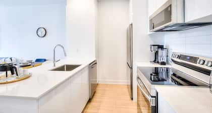 Modern & Stylish Hideaway - Montreal 2BR Apartment