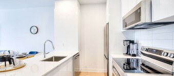 Modern & Stylish Hideaway - Montreal 2BR Apartment