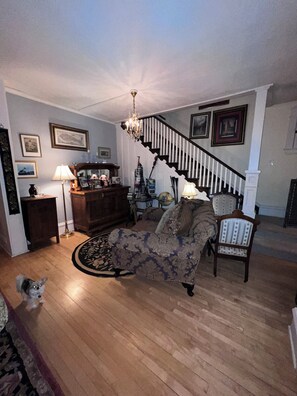 TV, fireplace - Eclectic and Charming Victorian Home located in Sandpoint’s Historic District (Sandpoint)