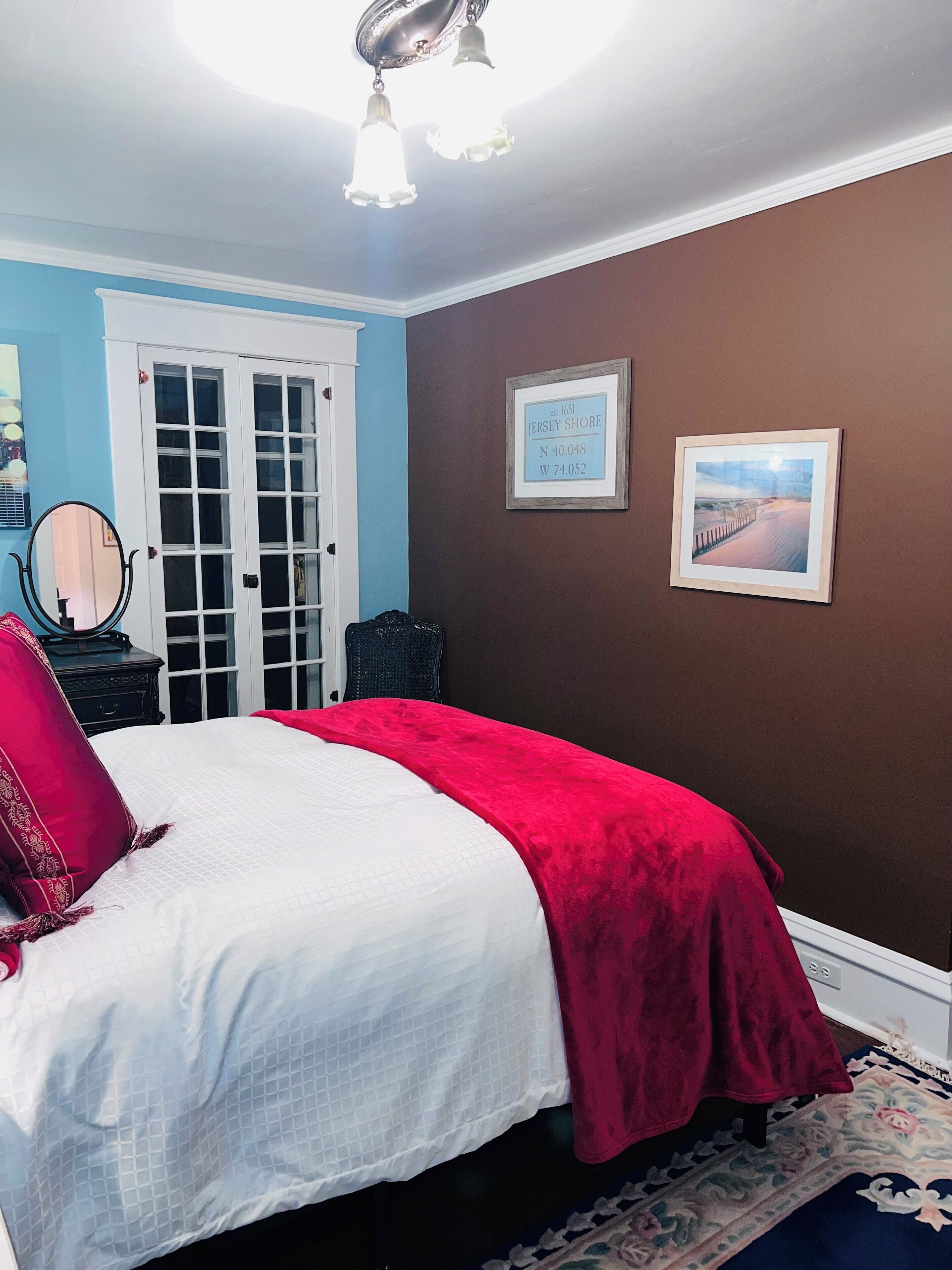 2 bedrooms, iron/ironing board, WiFi, bed sheets