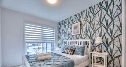Montreal Restful Nights, Adventure Days await! 2BR