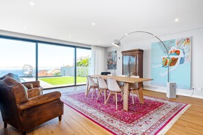 Dining - Art House - By Wehost (Funchal)