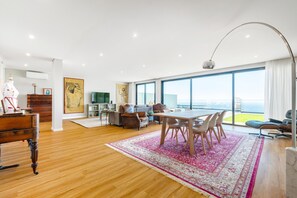 Interior - Art House - By Wehost (Funchal)