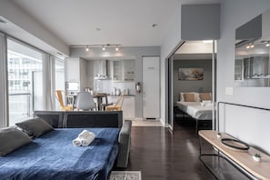 مكواة/لوح كي وواي فاي وملاءات أسرّة