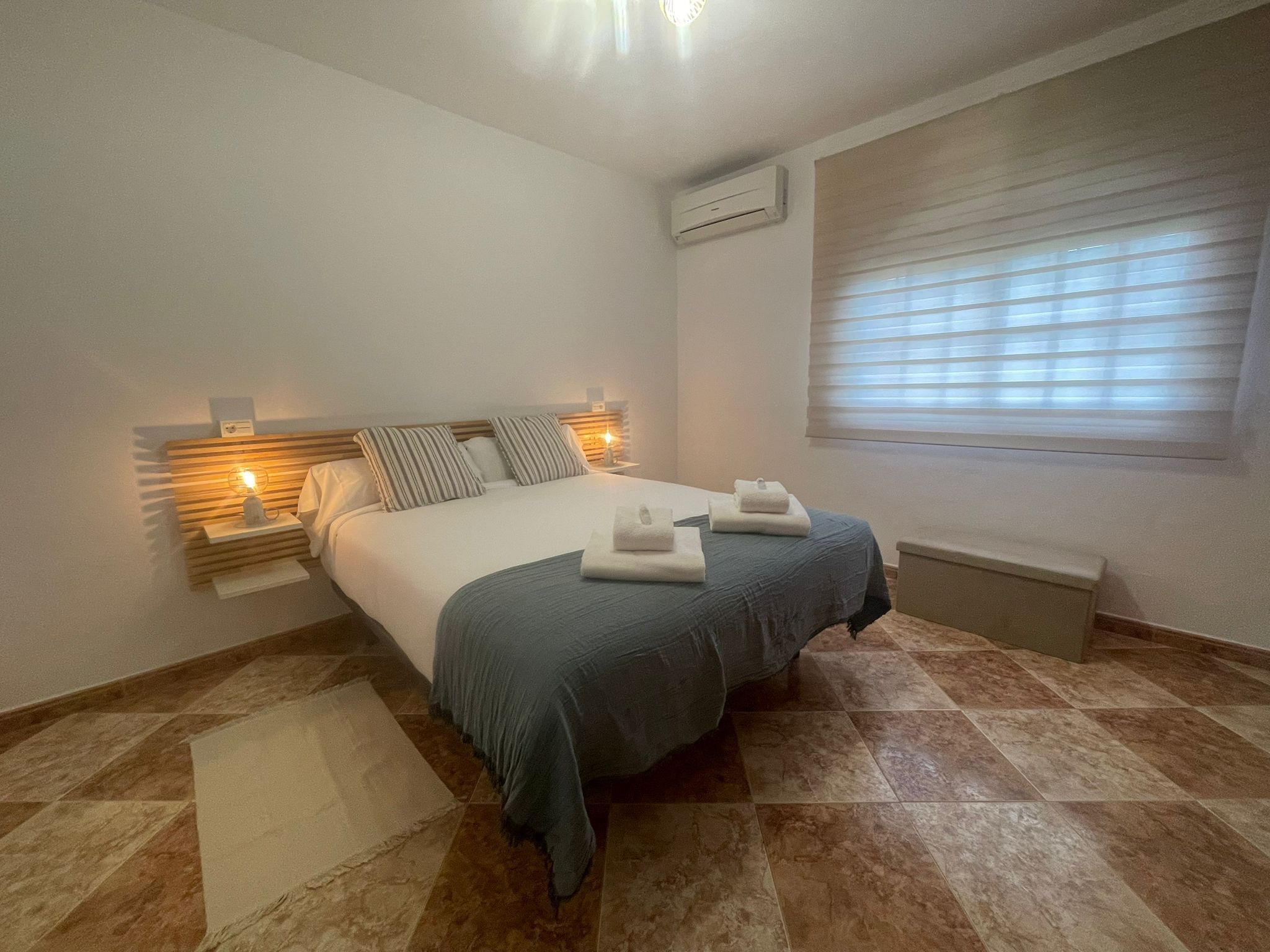 5 chambres, fer et planche à repasser, Wi-Fi, draps fournis