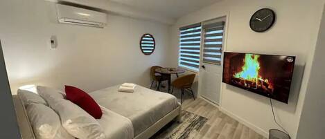 Skrivebord, strygejern/strygebræt, Wi-Fi, sengetøj