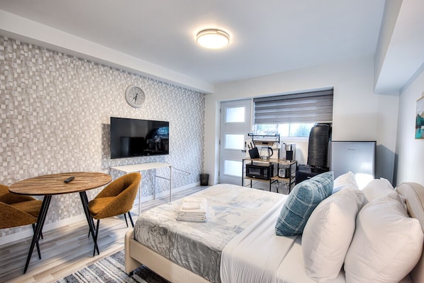Desk, iron/ironing board, WiFi, bed sheets