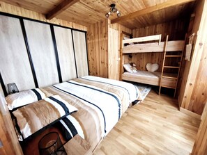 1 chambre, fer et planche à repasser, lit parapluie, draps fournis