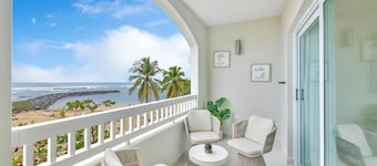Luxury Oceanfront 2BR |Beach Access + Resort Pools