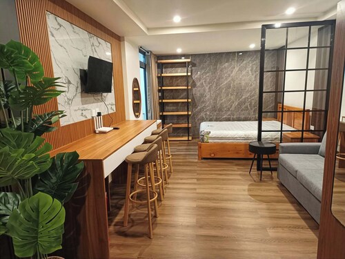 Cozy Modern Studio with Balcony in City Center Baguio