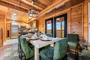 Dining - Luxury 5BR Cabin • Game Room • Hot Tub • Kids Loft • 10min to Dollywood (Pigeon Forge)