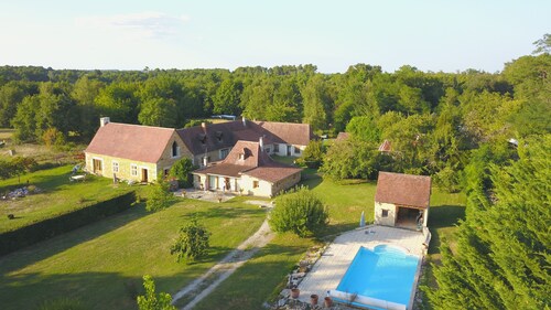 House with swimming pool in Périgord