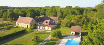House with swimming pool in Périgord