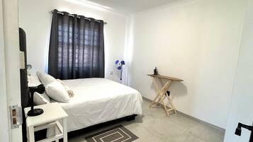 Iron/ironing board, WiFi, bed sheets