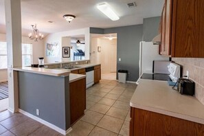Microwave, oven, stovetop - Family‑Friendly 4BR Getaway Near Alamo Ranch & SeaWorld (San Antonio)