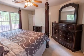 4 bedrooms, WiFi, bed sheets - Family‑Friendly 4BR Getaway Near Alamo Ranch & SeaWorld (San Antonio)