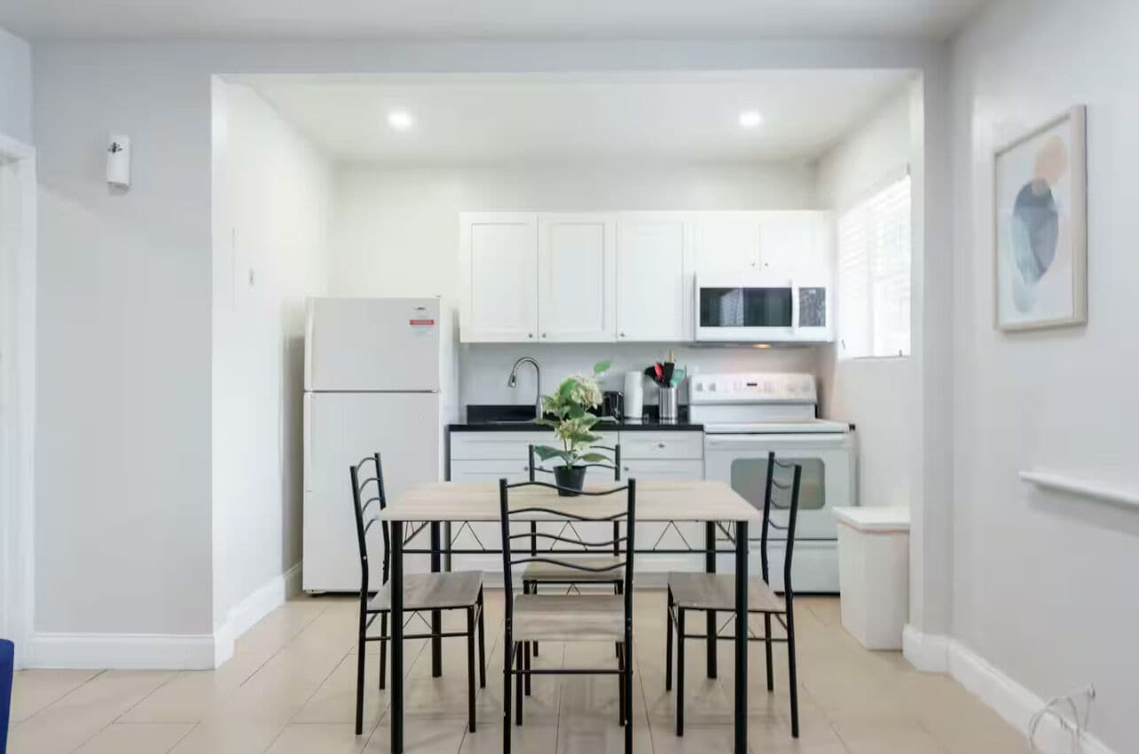 Micro-ondes, four, plaque de cuisson