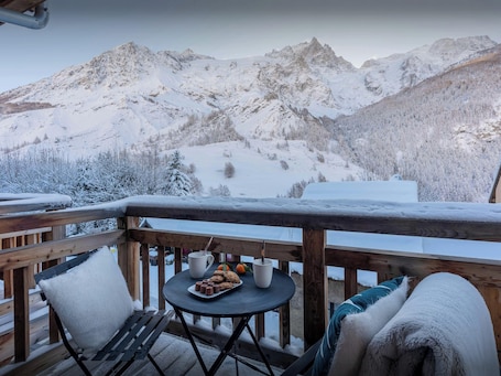 Outdoor dining. Esprit de la Meije - Enjoy a holiday surrounded by nature - OVO Network