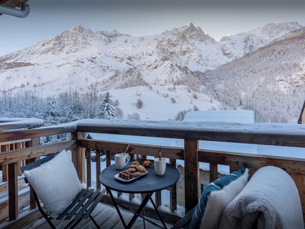 Outdoor dining - Esprit de la Meije - Enjoy a holiday surrounded by nature - OVO Network (La Grave)