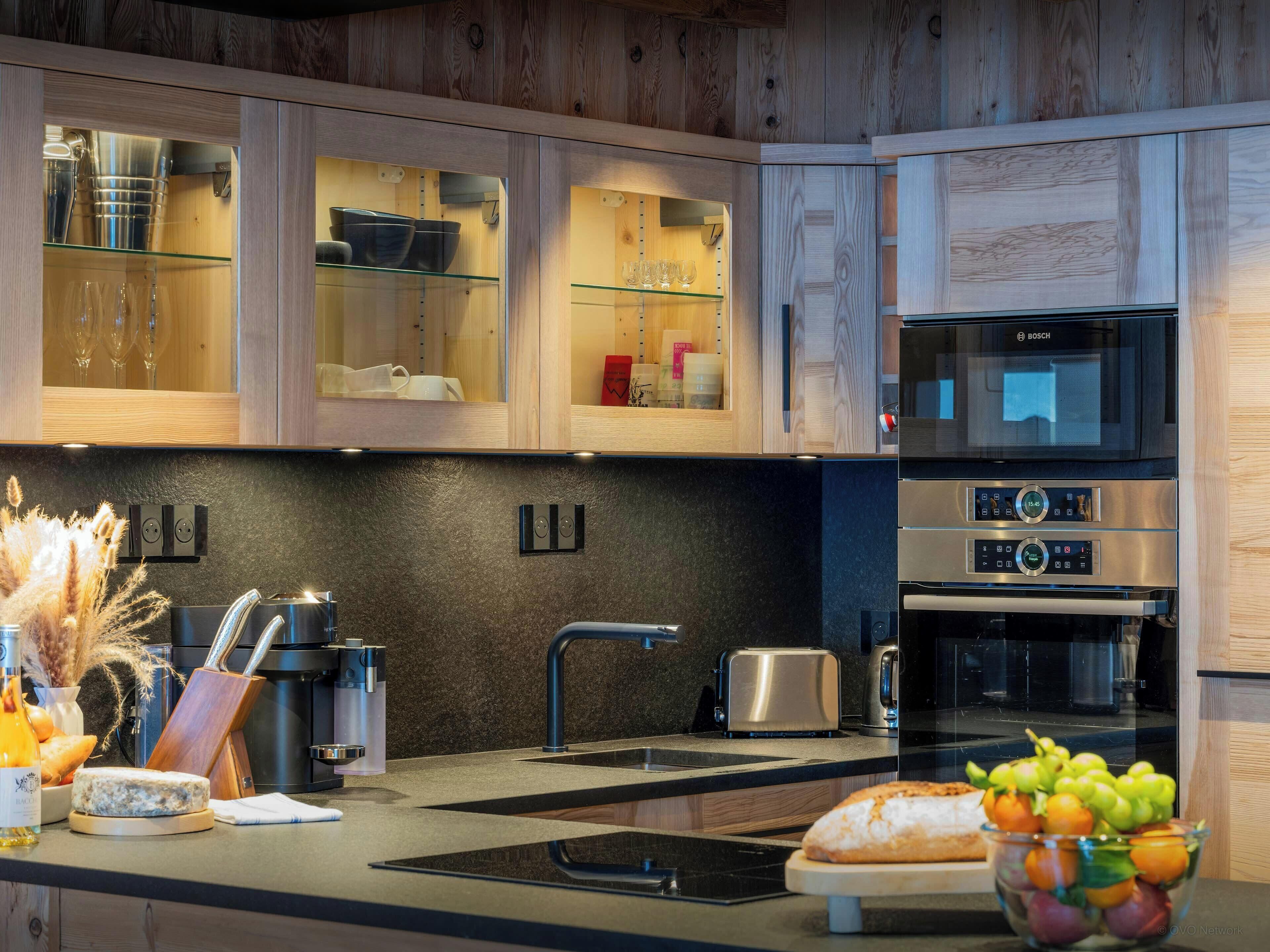 冰箱、微波炉、烤箱、炉灶